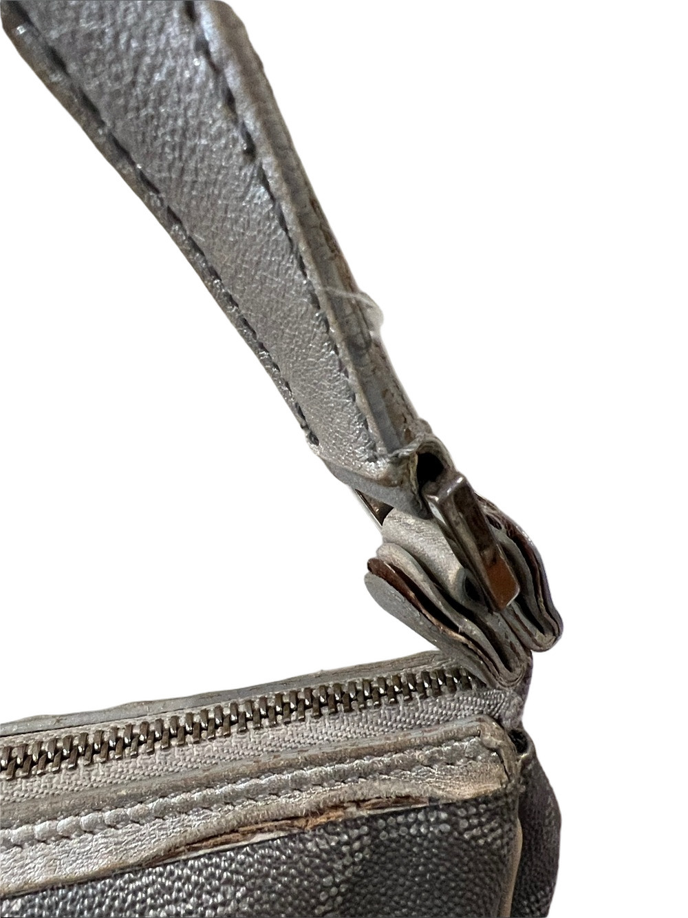 Salvatore Ferragamo Metallic Silver Gancini Shoulder Bag - Picture 4 of 16